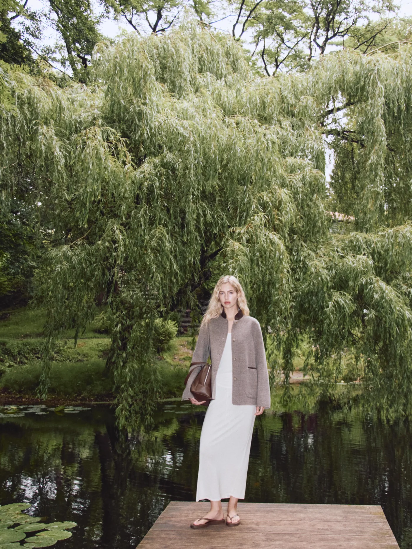 A weeping willow by the pond